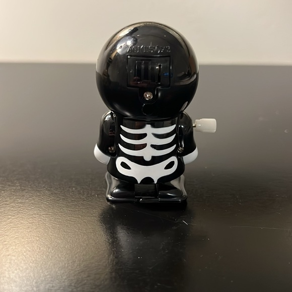Wind Up Skeleton - Picture 4 of 5